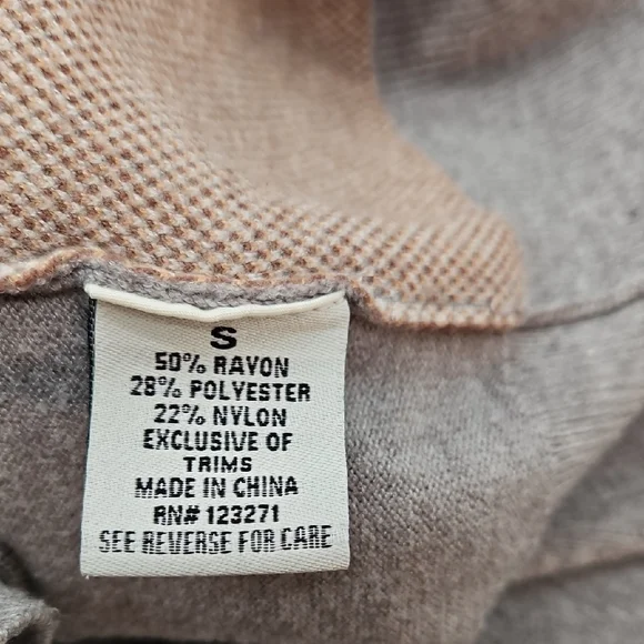 Faded Rose Gray Bear Long Sleeve Sweater Size Small Novelty - Picture 8 of 8